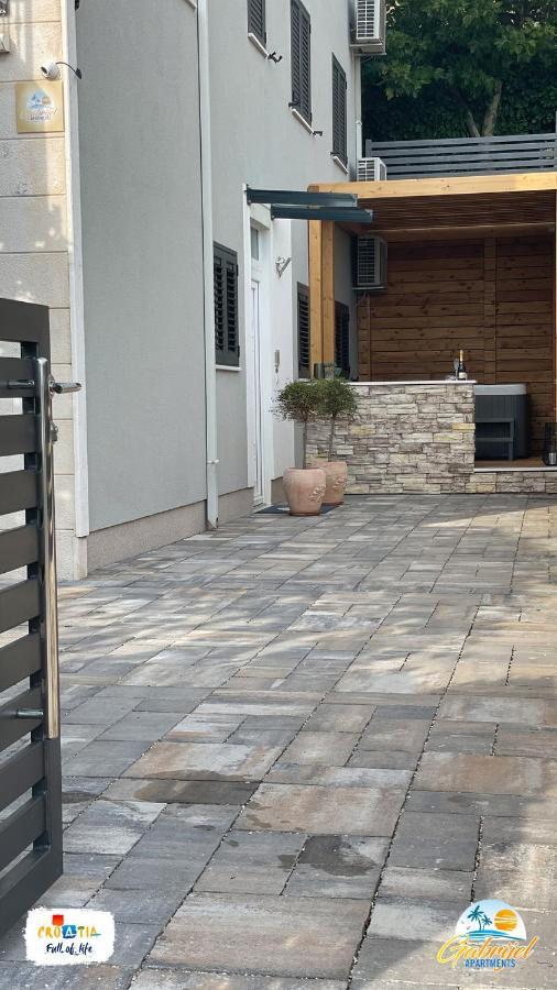 Gabrijel Apartments Makarska 1 ภายนอก รูปภาพ