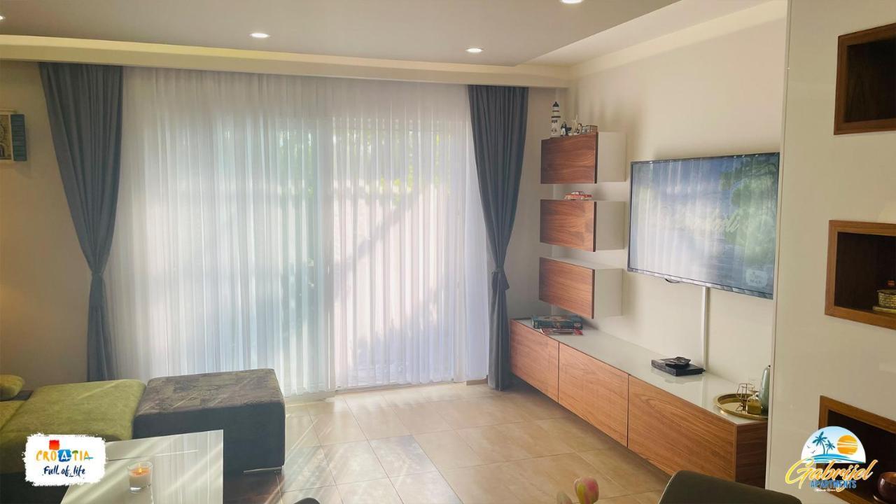 Gabrijel Apartments Makarska 1 ภายนอก รูปภาพ