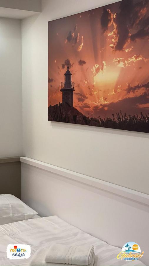 Gabrijel Apartments Makarska 1 ภายนอก รูปภาพ