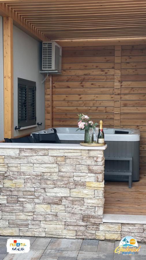 Gabrijel Apartments Makarska 1 ภายนอก รูปภาพ