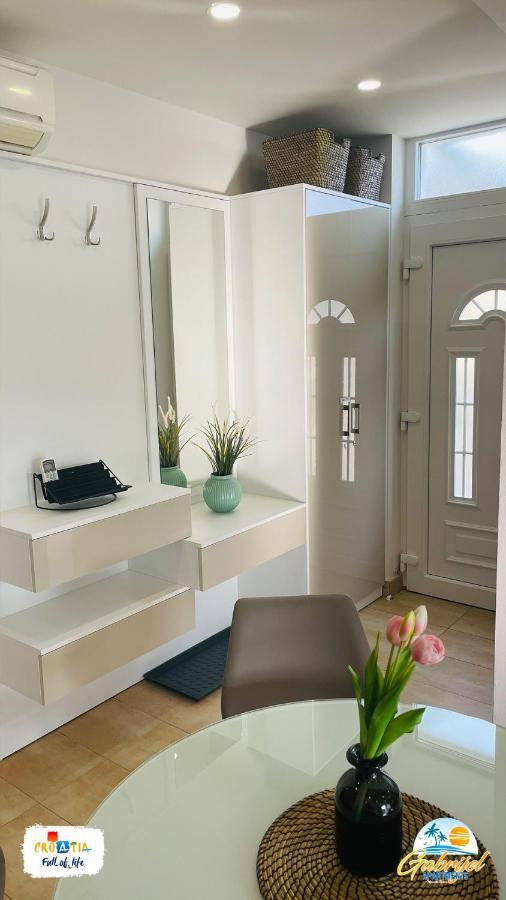Gabrijel Apartments Makarska 1 ภายนอก รูปภาพ