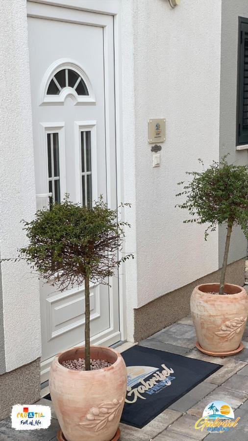 Gabrijel Apartments Makarska 1 ภายนอก รูปภาพ
